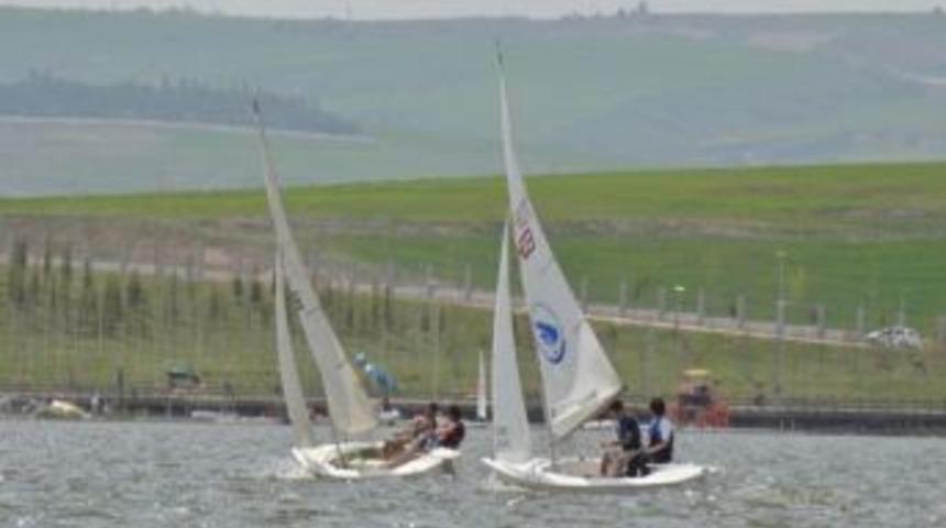 D&uuml;zce &Uuml;niversitesi Yelken Şampiyonasına Katıldı