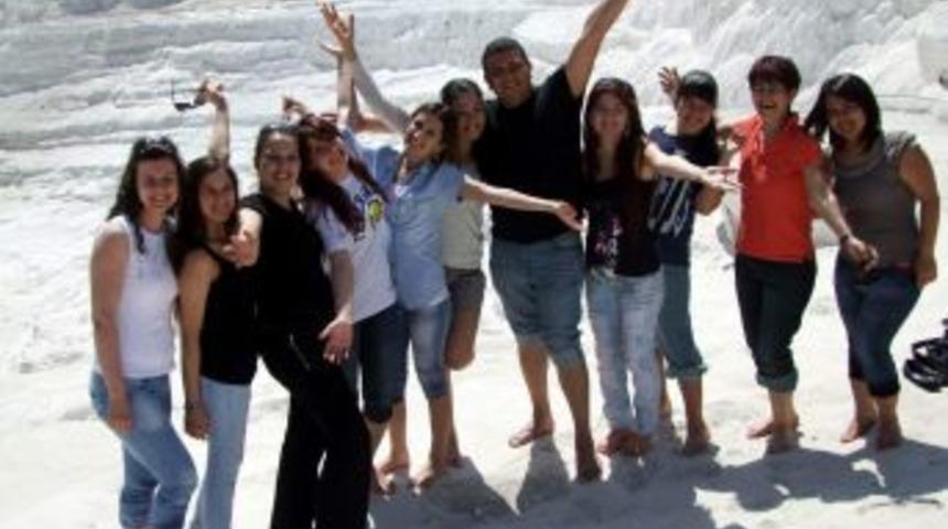 Anaokulu &Ouml;ğretmenleri Baharı Pamukkale'de Karşıladı