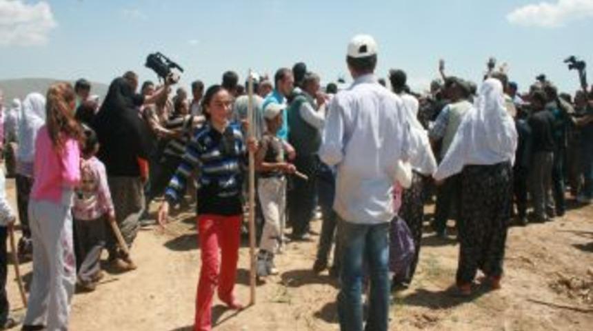 &Ccedil;ift&ccedil;iler arazilerine zarar veren il &ouml;zel idaresini protesto etti