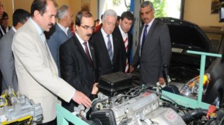 Vefat Eden &Ouml;ğretmenin İsmi Laboratuvarda Yaşatılacak