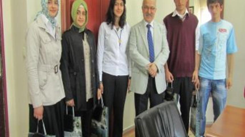 D&uuml;zce'de Ygs'de Başarılı &Ouml;ğrencilere &Ouml;d&uuml;l