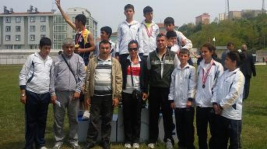 İşitme Engelli Sporcular Başarıyla D&ouml;nd&uuml;