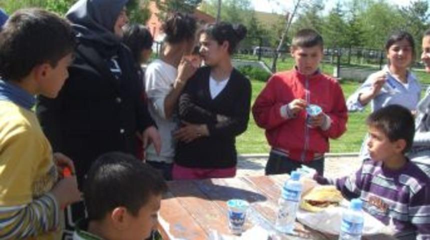 &Ouml;ğrenciler Piknikte Doyasıya Eğlendi