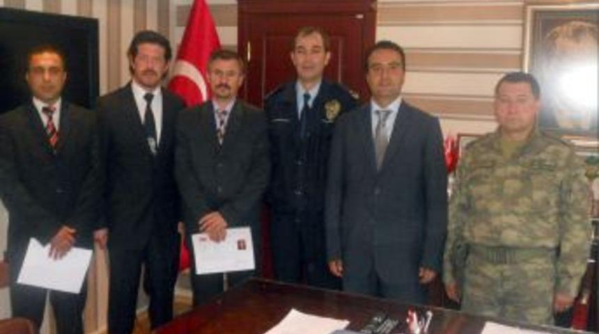 Kaymakam'dan Polislere &Uuml;st&uuml;n Başarı &Ouml;d&uuml;l&uuml;