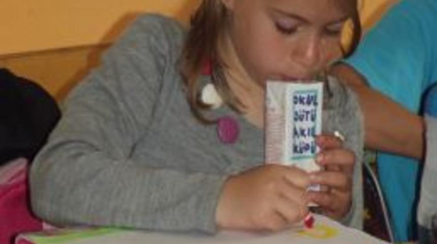 Manyas'ta &Ouml;ğrencilere S&uuml;t Dağıtılmaya Başlandı