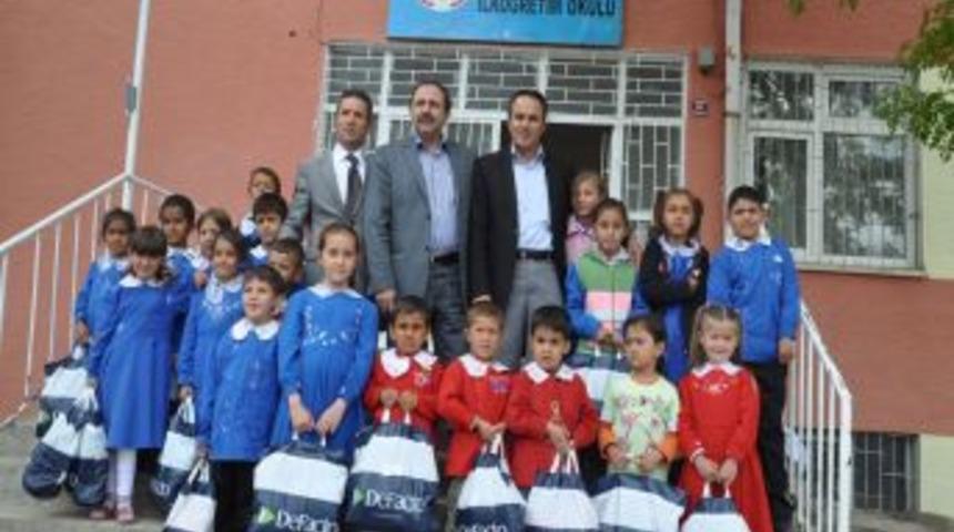 Tonosluoğlu Vakfı'ndan 120 &ouml;ğrenciye giysi yardımı