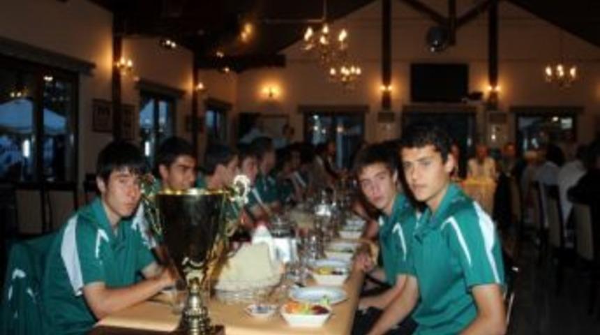 Avrupa şampiyonu U-15 takımı yemekte buluştu