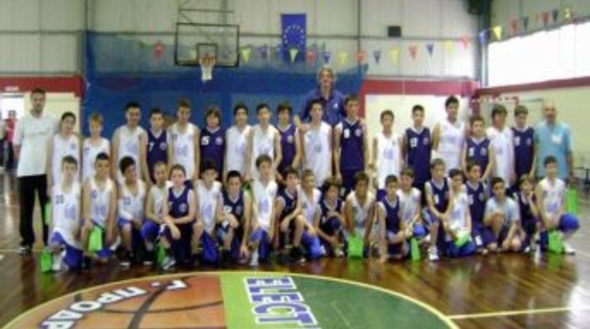 Abk Ayvalıkg&uuml;c&uuml; Belediyespor Minik Erkek Basketbol Takımı Yurda D&ouml;nd&uuml;