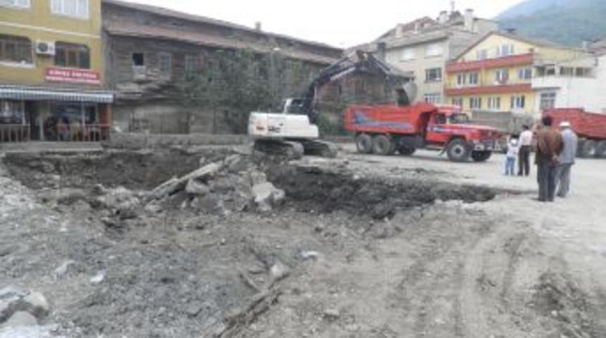 İnebolu'da İş Merkezi İ&ccedil;in Hafriyat &Ccedil;alışmaları Başladı