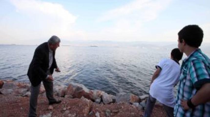 Karaosmanoğlu, Vatandaşlarla Yer Sofrasında Yemek Yedi