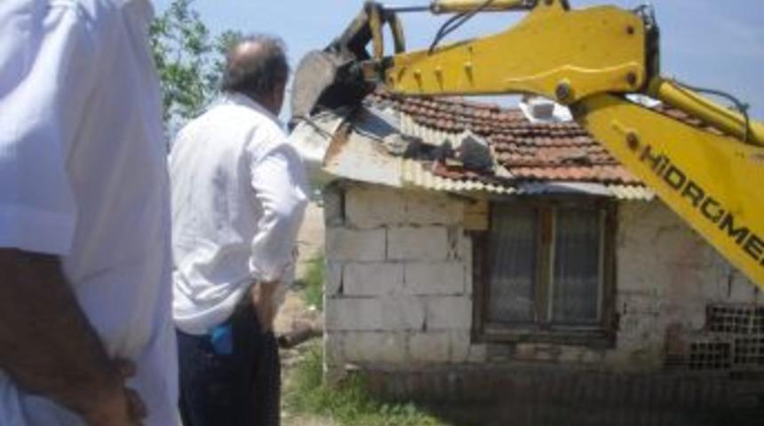 İzmit'te Ka&ccedil;ak Yapılaşmaya  Ge&ccedil;it Yok