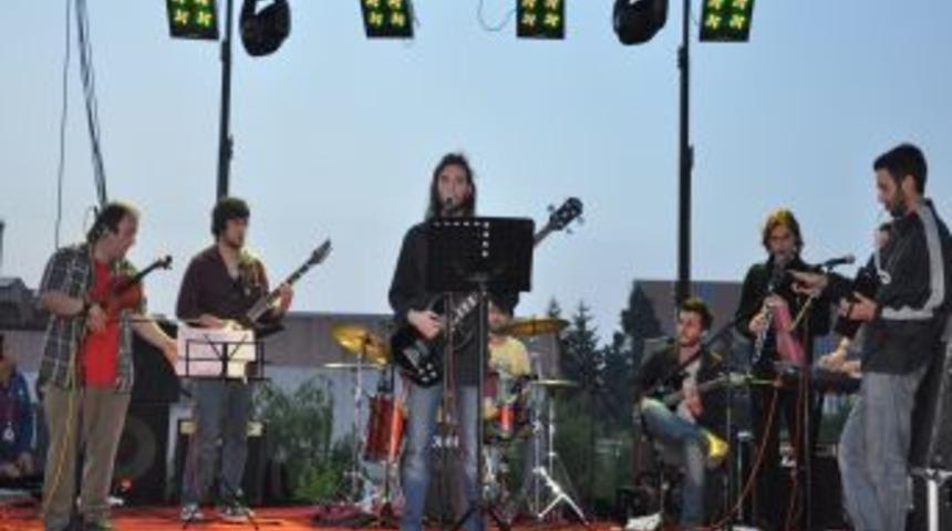 Be&uuml;'de Rock Konseri