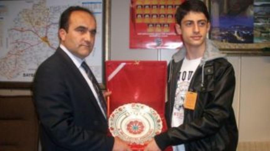 İl &Ouml;ğrenci Meclisi Başkanı Bayburt'u En İyi Şekilde Temsil Etti