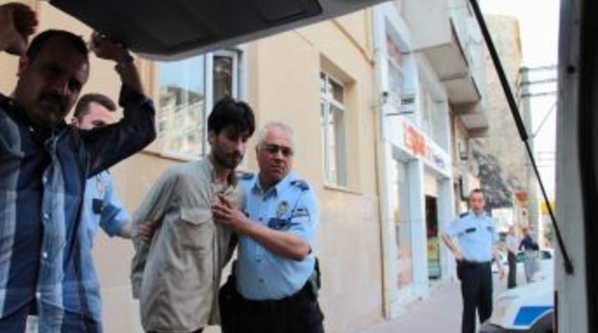 Mahalle Sapığı &Ccedil;atı Katında Yakalandı