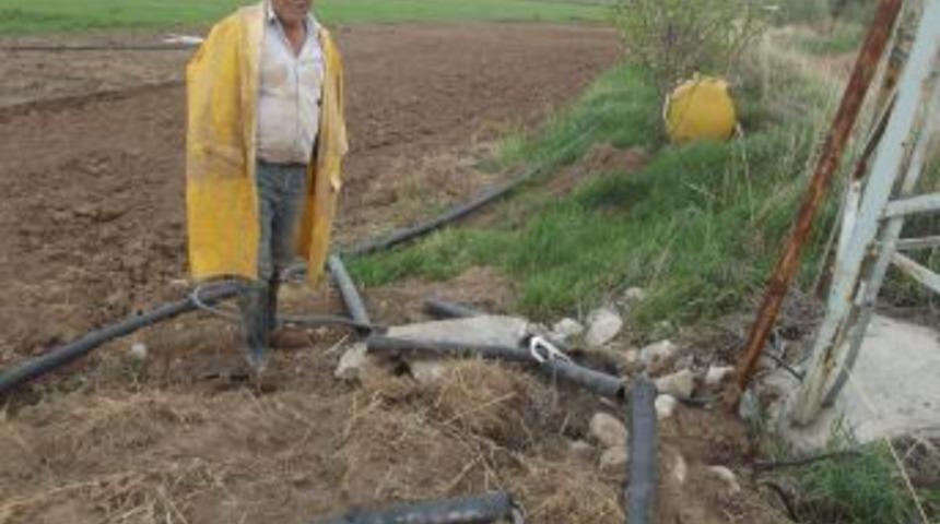 Gemerekli &ccedil;ift&ccedil;iler kablo hırsızlarından şikayet&ccedil;i