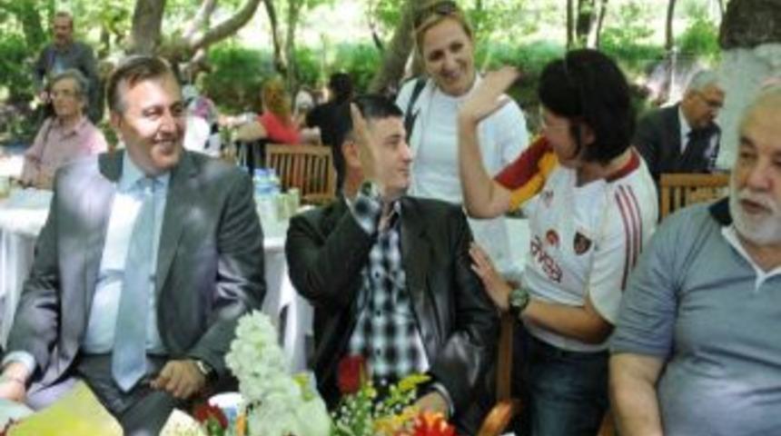 Vali Arslan, engelli &ouml;ğrenciler ve aileleriyle piknik yaptı