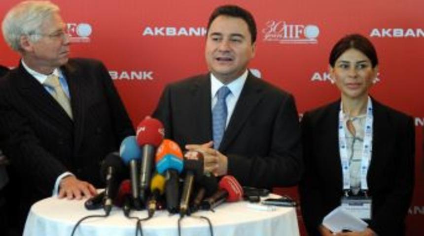Babacan: Akaryakıtta vergi indirimi g&uuml;ndemimizde değil