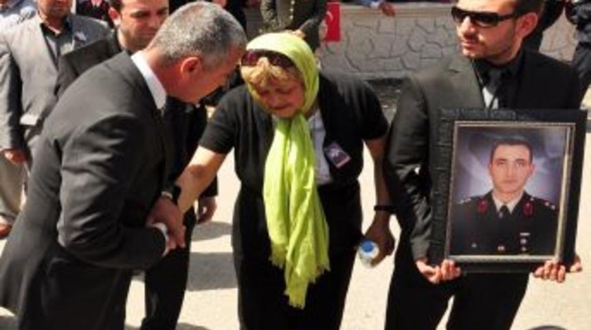 Şehit Annesine 'yılın Annesi Onur &Ouml;d&uuml;l&uuml;'