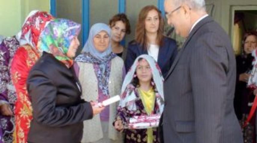 Gediz Halk Eğitimi Merkezi Yıl Sonu Giyim Sergileri B&uuml;y&uuml;k İlgi G&ouml;r&uuml;yor