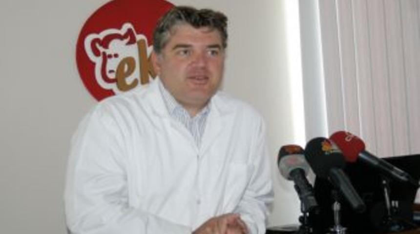 Ahmet Eker: S&uuml;t i&ccedil;en 7 milyon &ouml;ğrenciden 35 bininin rahatsızlanması normal