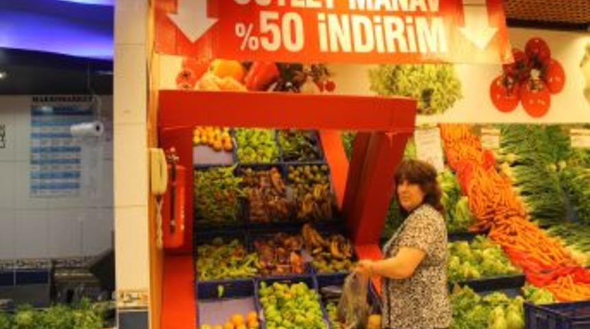 Outlet manavda sebzeler y&uuml;zde 50 indirimli