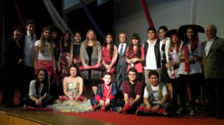 'tiyatro Tiyatro Dedikleri' Beğeni İle İzlendi