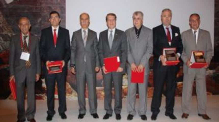 "ya Madencilik Ya &Ccedil;evre Dayatması Uygun Değil"