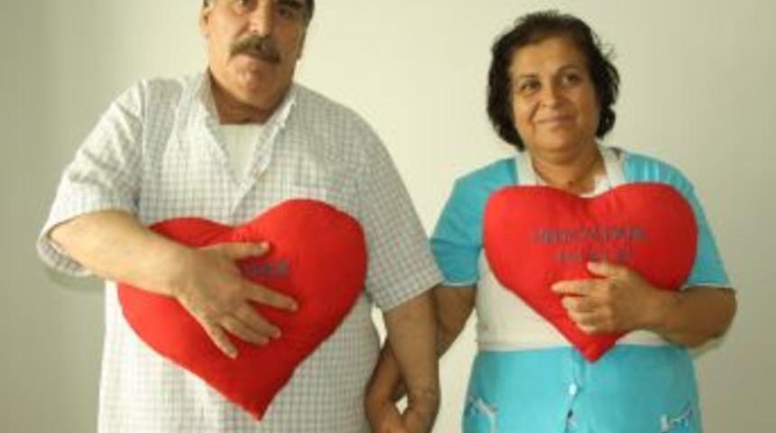 Hayat arkadaşlıkları ameliyat masasında da s&uuml;rd&uuml;