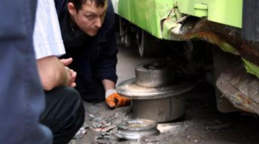 Nostaljik kaza şehir trafiğini kilitledi