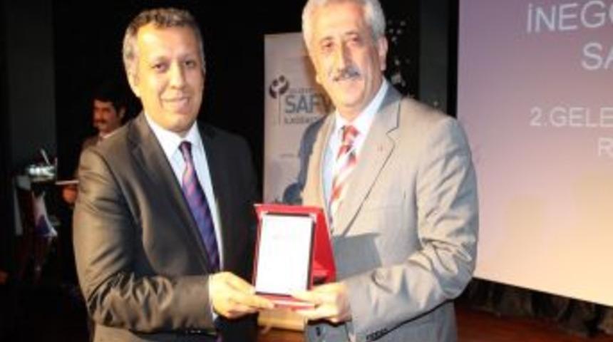 K&uuml;&ccedil;&uuml;k Ressamlar &Ouml;d&uuml;llendirildi