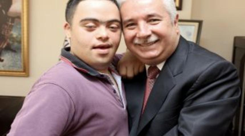 Engelliler i&ccedil;in sokak şenliği