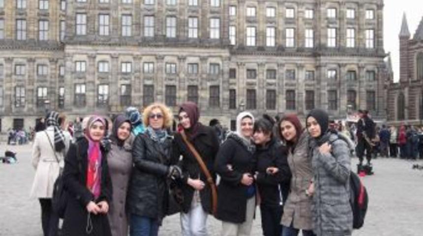 Kız Meslek Lisesi &Ouml;ğrencileri Stajını Avrupa'da Yaptı