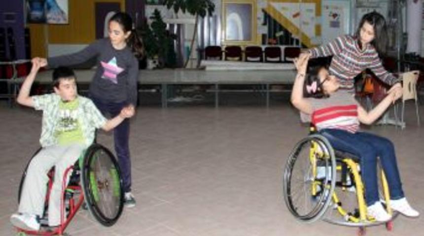 T&uuml;rkiye'nin Tek Engelli Dans Grubu T&uuml;rkiye'yi Avrupa'da Temsil Etmek İstiyor