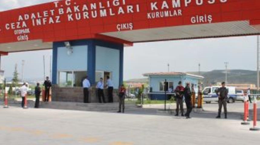 Sincan Cezaevi'nde Silahlı Saldırı: 3'&uuml; Ağır 5 Yaralı