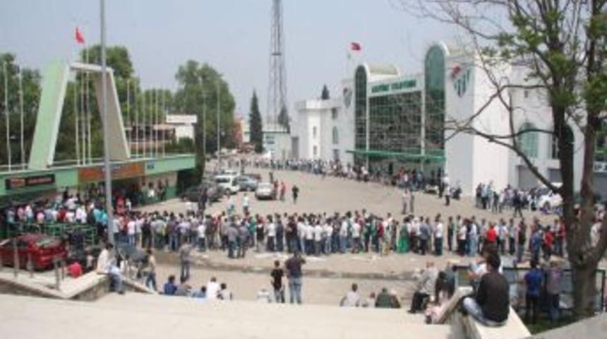 Bursa'da Final Bileti İzdihamı