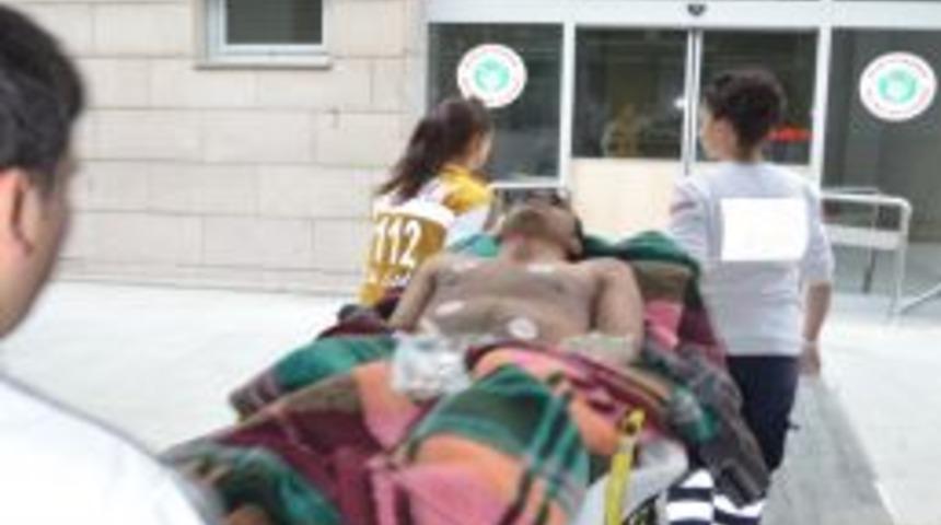 Erzurum'da Tedaş İş&ccedil;ileri Elektrik Akımına Kapıldı: 2 Yaralı