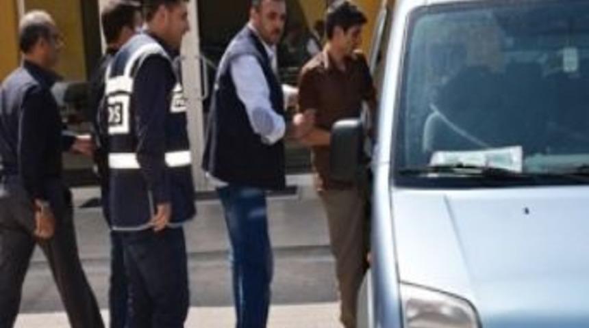 Sakarya'da Garson Cinayetinin Zanlıları Yakalandı