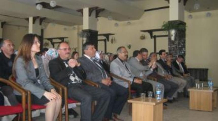 İstiklal Marşını G&uuml;zel Okumak İ&ccedil;in Yarıştılar