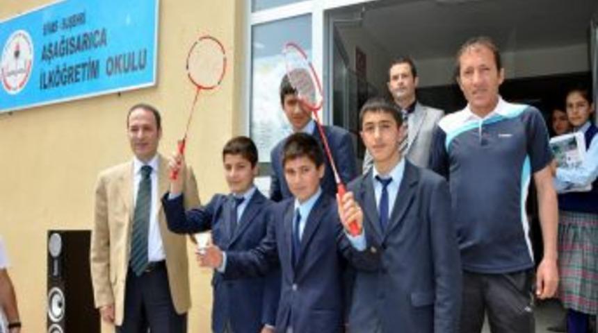 &Ouml;ğrenciler, Badminton'da Başarıyı Yakaladı