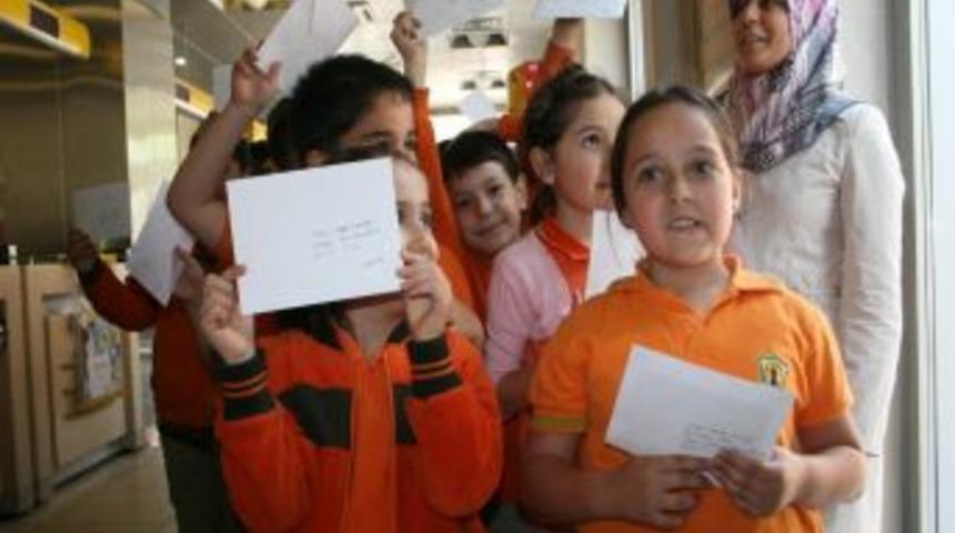 &Ouml;ğrencilerden Annelerine Anlamlı Hediye