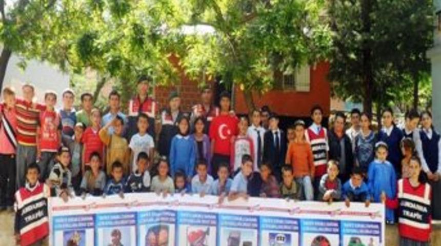 Jandarma, &ouml;ğrencilere trafik eğitimi verdi