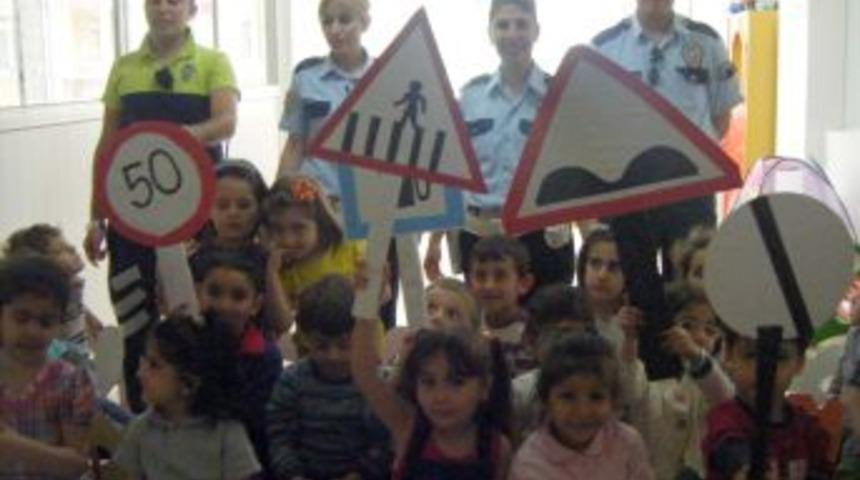 Mardin'de kreş &ccedil;ocuklarına trafik eğitimi veriliyor