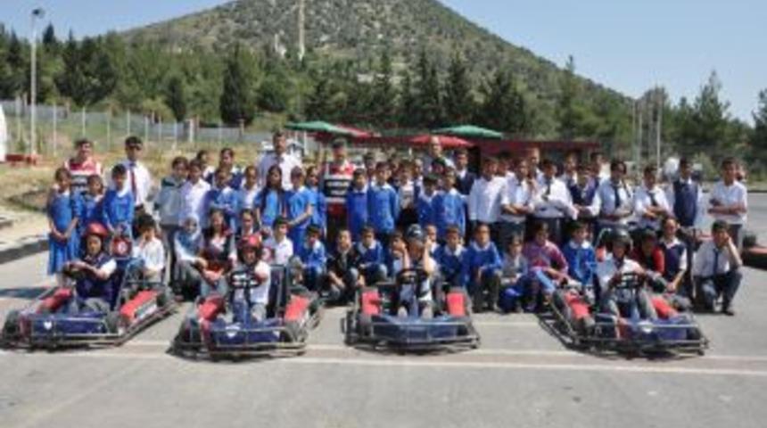 Jandarmadan &Ouml;ğrencilere Uygulamalı Trafik Eğitimi