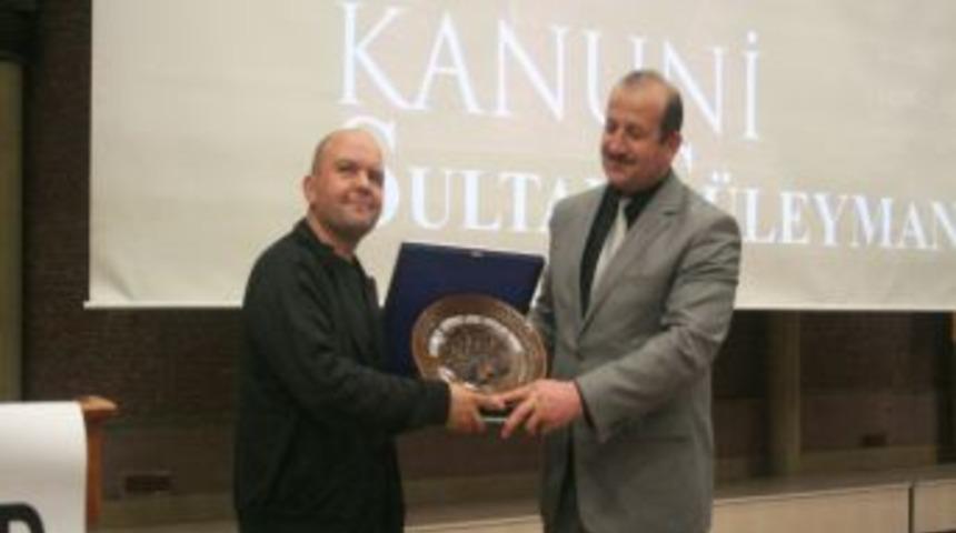 Uğurluel: Kanuni, şatafatı seven kadınla g&ouml;n&uuml;l eğlendiren i&ccedil;ki i&ccedil;en biri değildi