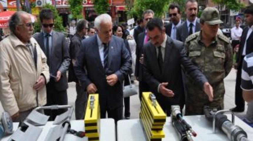 Siirt'te trafik sergisi a&ccedil;ıldı
