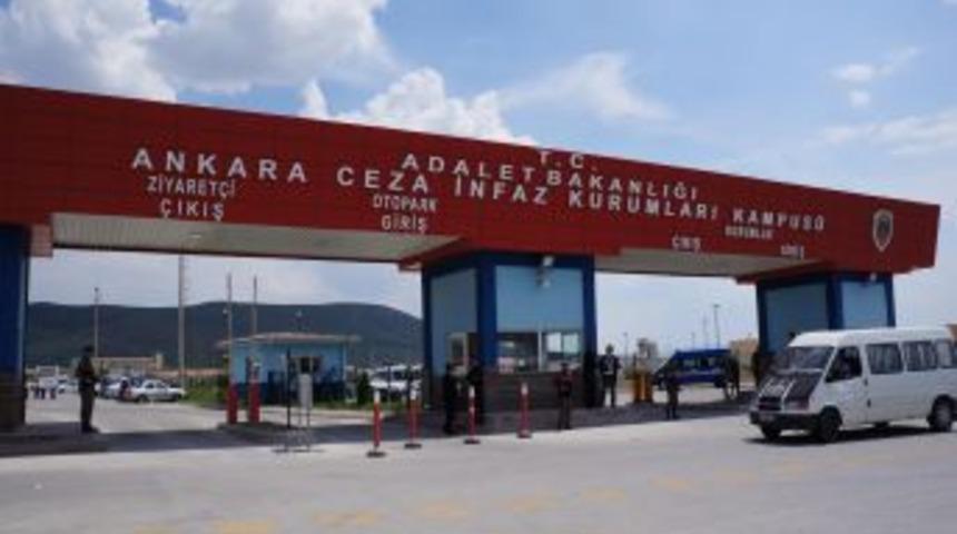 Annesinin katilini ziyarete gelenlere kurşun yağdırdı: 5 yaralı