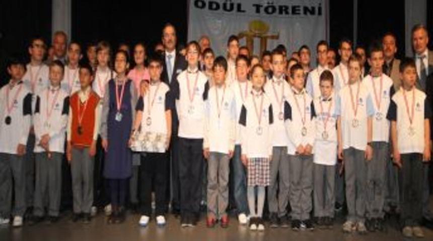 ALPİMATYA'da dereceye giren okullar ve &ouml;ğrenciler &ouml;d&uuml;llendirildi