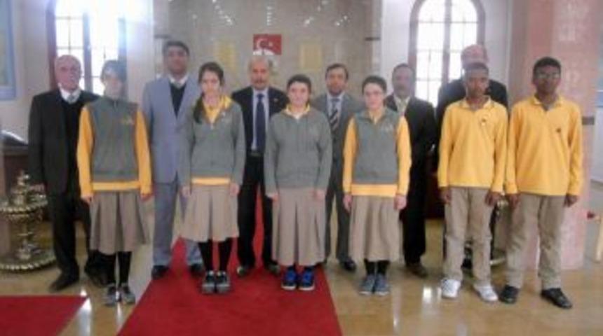 &Ouml;zel Aziziye Eğitim Kurumları, başarılı &ouml;ğrencilerini &ouml;d&uuml;llendirdi