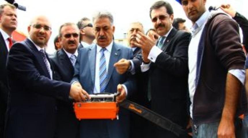 Erciş'te depremin yaralarını devlet-vatandaş birlikte sarıyor