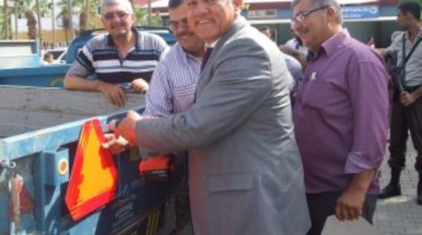 Alaşehir'de 'reflekt&ouml;r Tak G&ouml;r&uuml;n&uuml;r Ol' Kampanyası